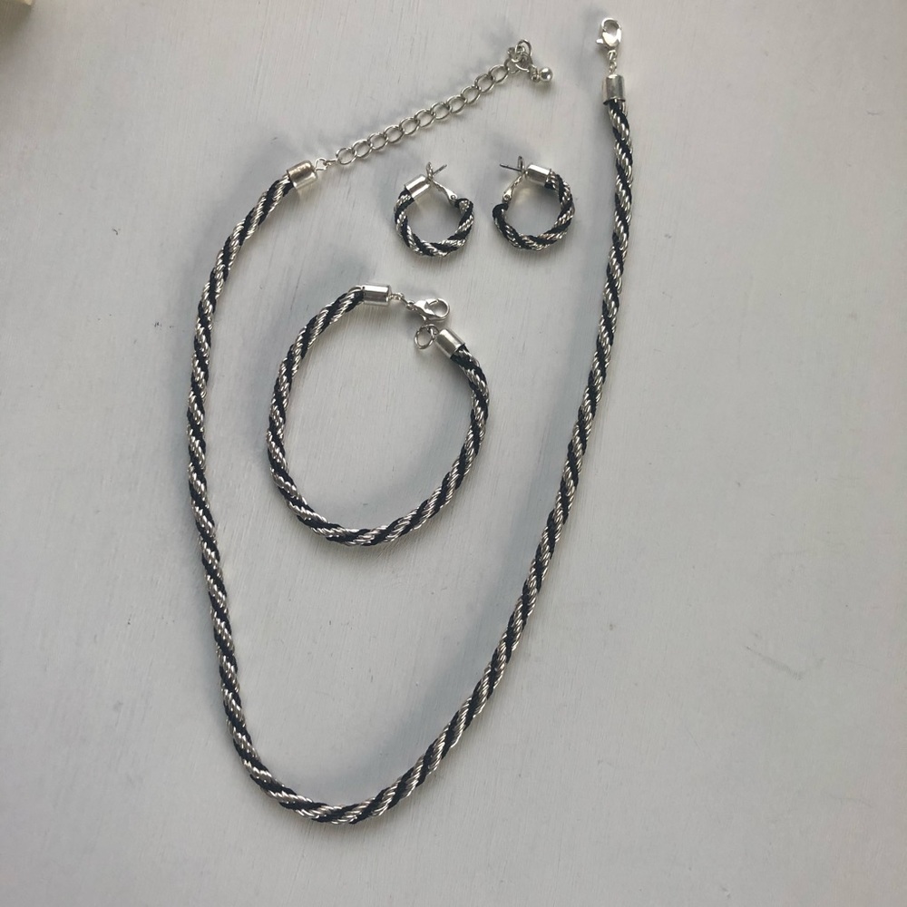 NWOT 🎉 Black & Silver Braided Trio